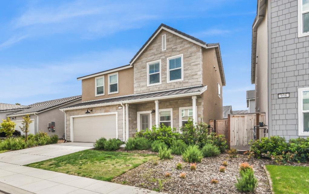 966 Kelso Avenue Clovis, CA 93619 - Photo 3 of 27