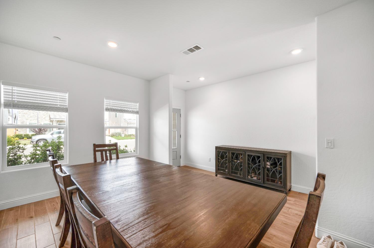 966 Kelso Avenue Clovis, CA 93619 - Photo 7 of 27