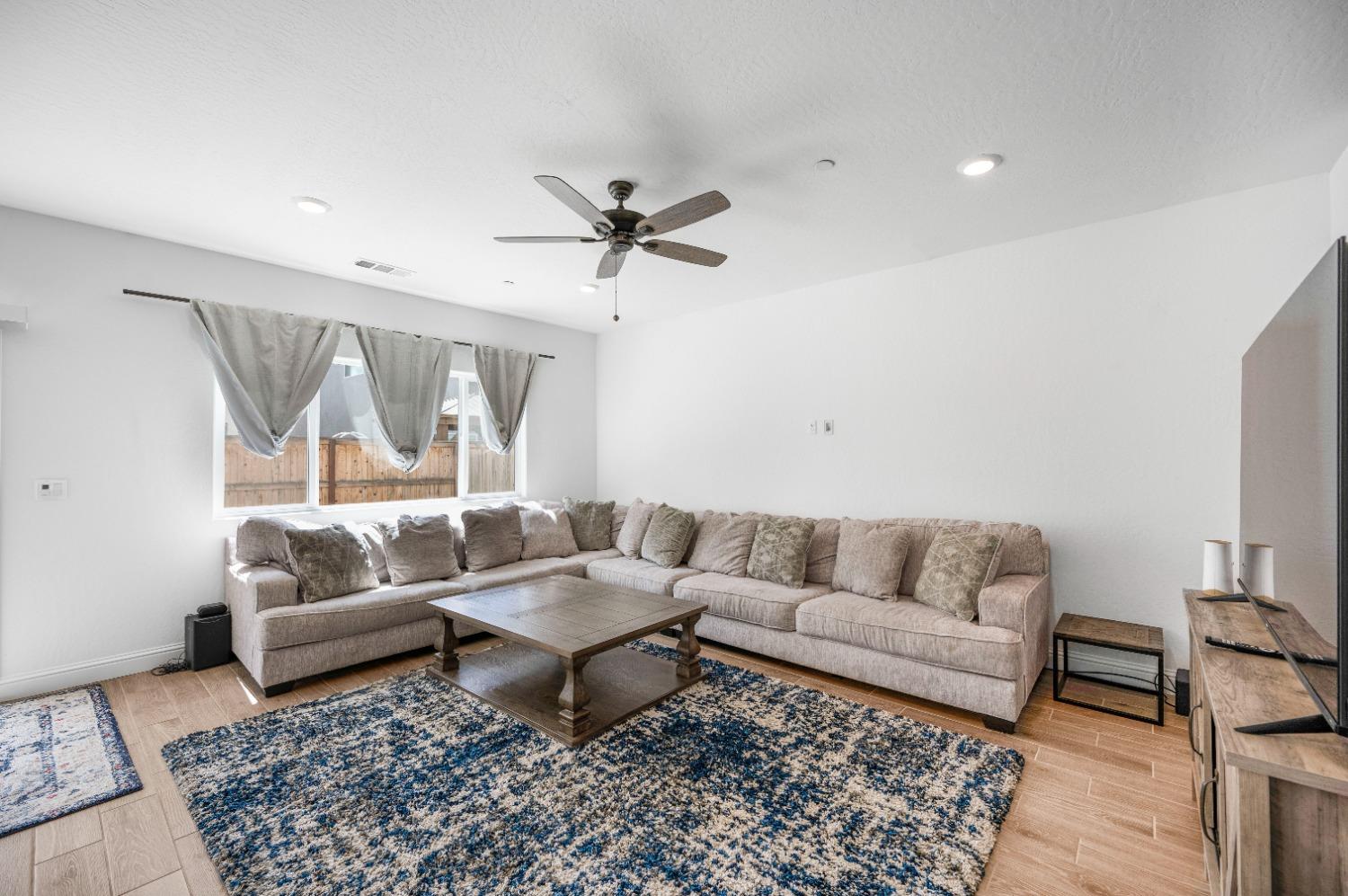 966 Kelso Avenue Clovis, CA 93619 - Photo 8 of 27