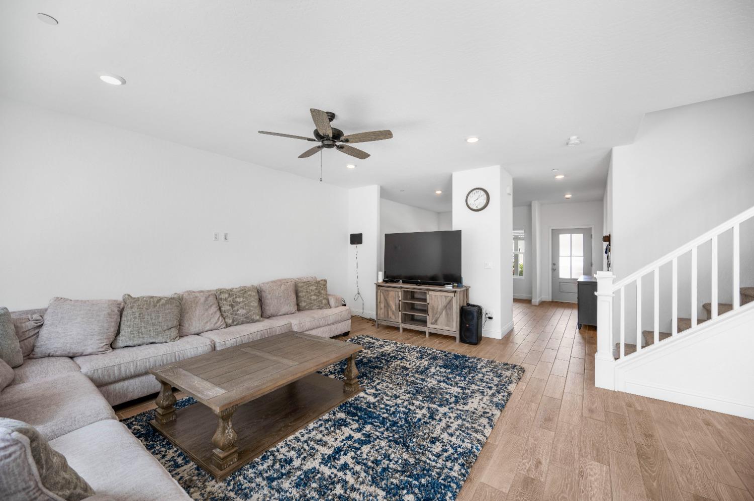 966 Kelso Avenue Clovis, CA 93619 - Photo 9 of 27