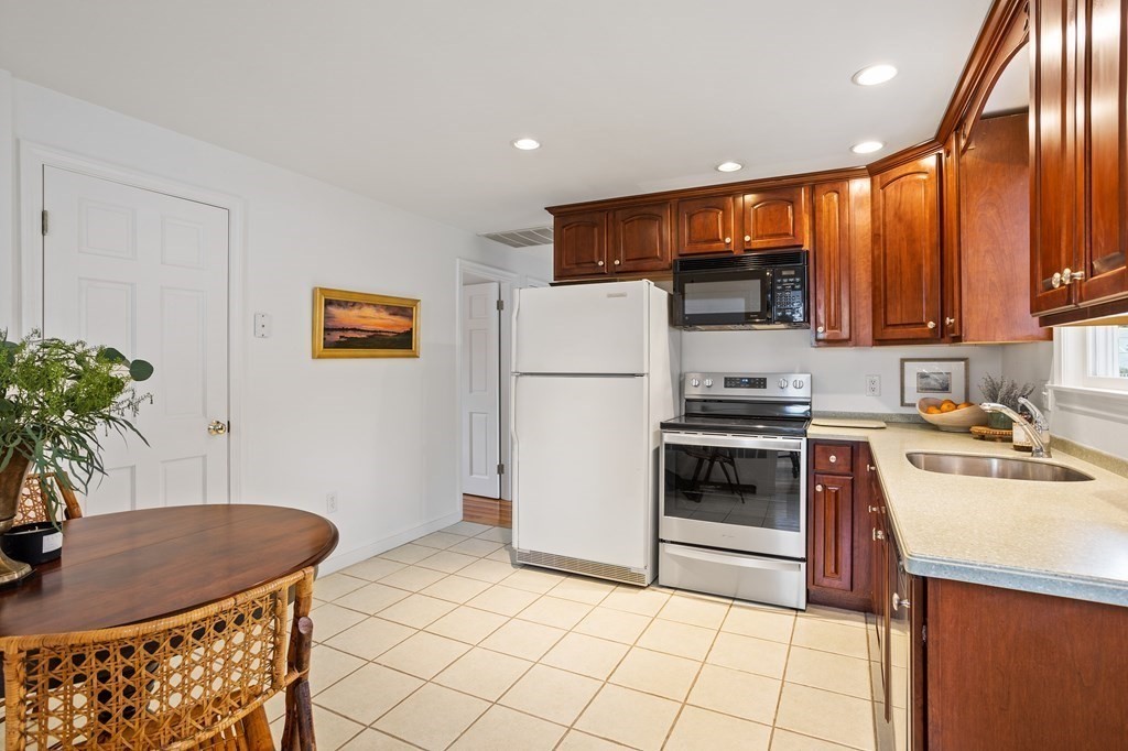 12 Daniel Road Wakefield, MA 01880 - Photo 8 of 30 Gallery Image 8
