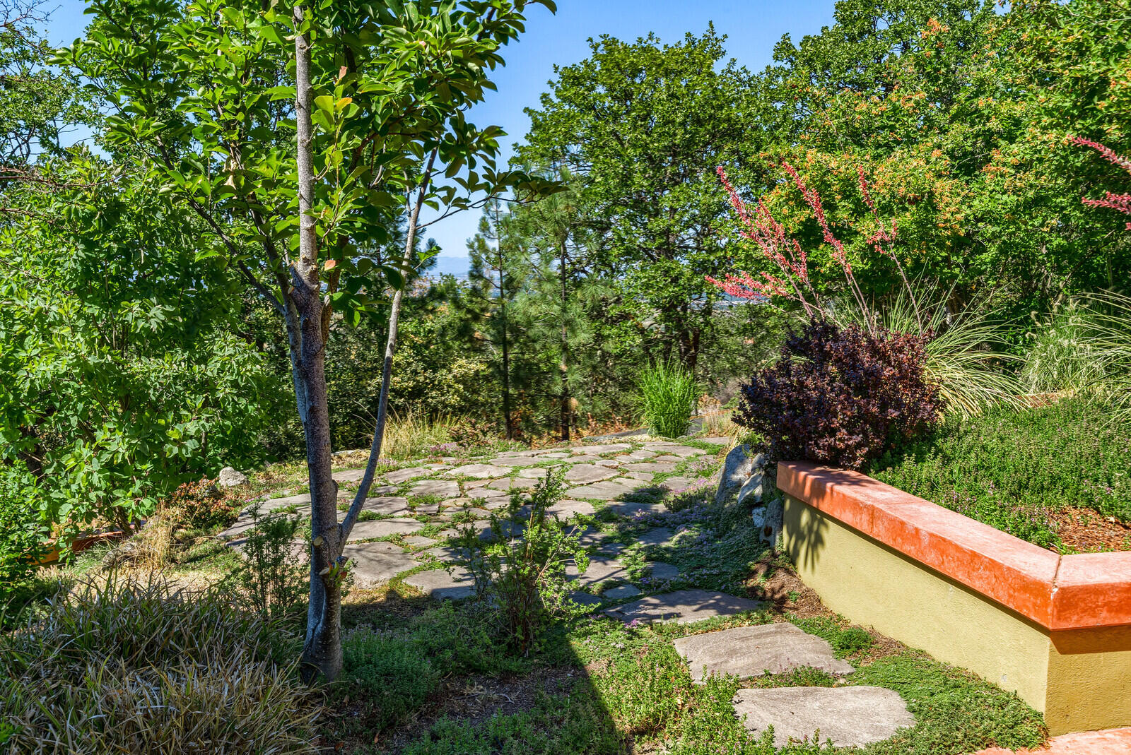4922 Pioneer Road Medford, OR 97501 - Photo 58 of 70 Garden area