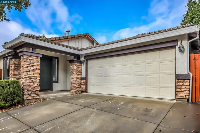 $515,000 | 220 Roundhill Drive, Vacaville, CA 95687