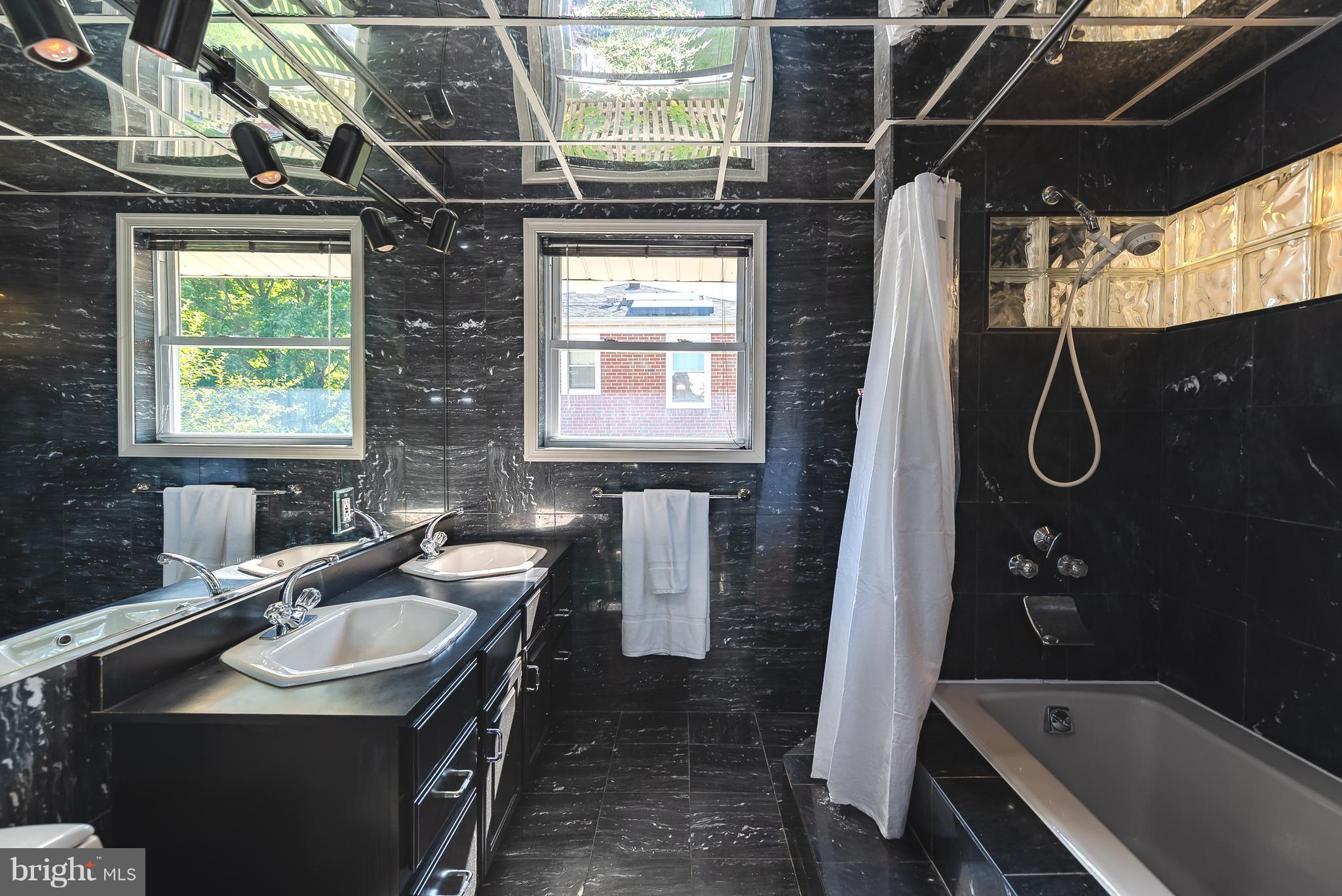 1933 Altavue Road Baltimore, MD 21228 - Photo 13 of 25 Bath