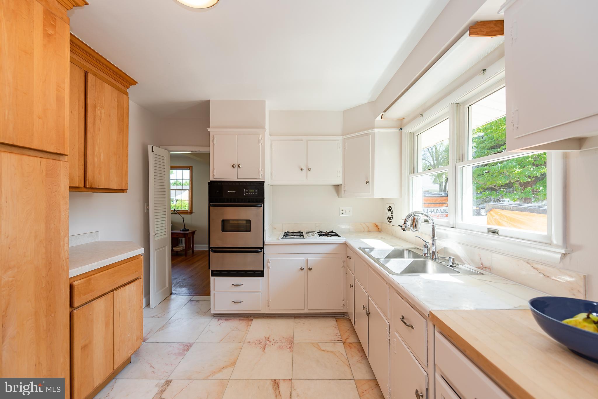 1933 Altavue Road Baltimore, MD 21228 - Photo 8 of 25 Kitchen