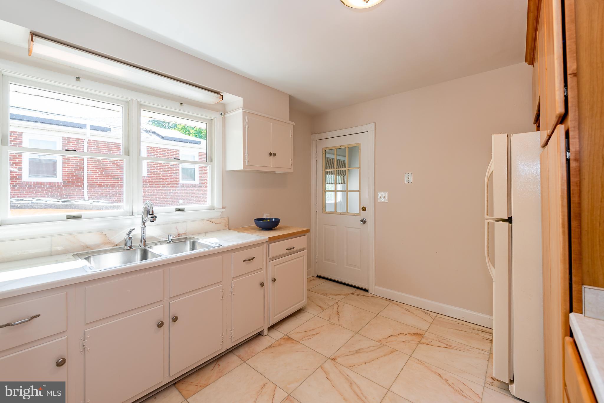 1933 Altavue Road Baltimore, MD 21228 - Photo 9 of 25 Kitchen
