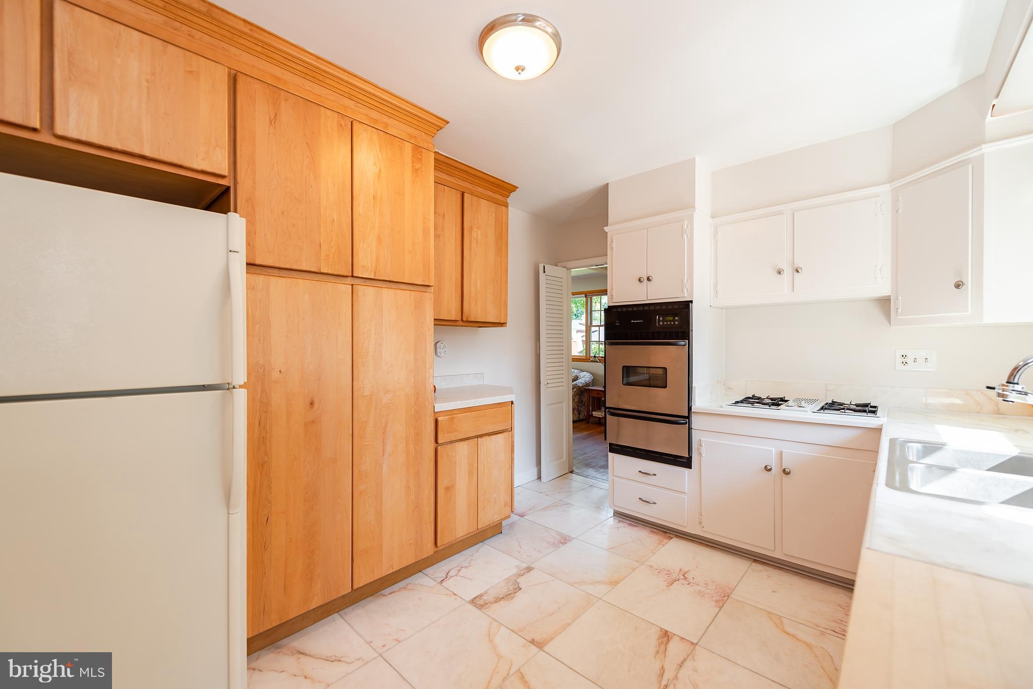 1933 Altavue Road Baltimore, MD 21228 - Photo 10 of 25 Kitchen