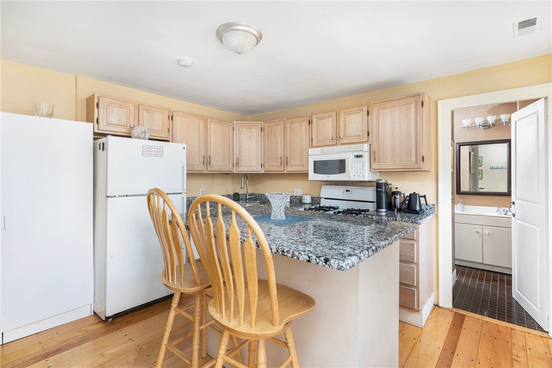47 Post Road Warwick, RI 02888 - Photo 15 of 46 Upper Level Unit