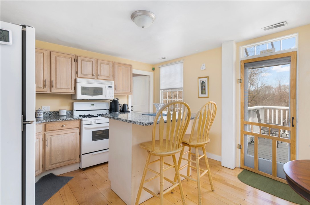 47 Post Road Warwick, RI 02888 - Photo 17 of 46 Upper Level Unit