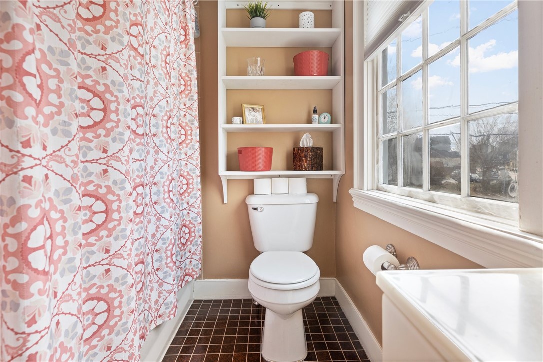 47 Post Road Warwick, RI 02888 - Photo 18 of 46 Upper Level Unit