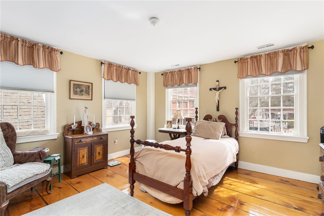 47 Post Road Warwick, RI 02888 - Photo 21 of 46 Upper Level Unit