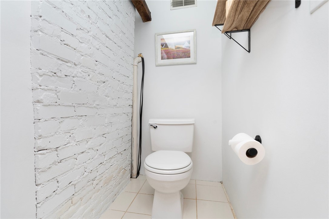 47 Post Road Warwick, RI 02888 - Photo 25 of 46 Upper Level Unit