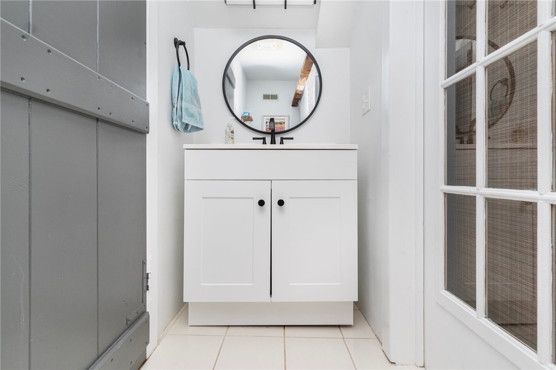 47 Post Road Warwick, RI 02888 - Photo 26 of 46 Upper Level Unit