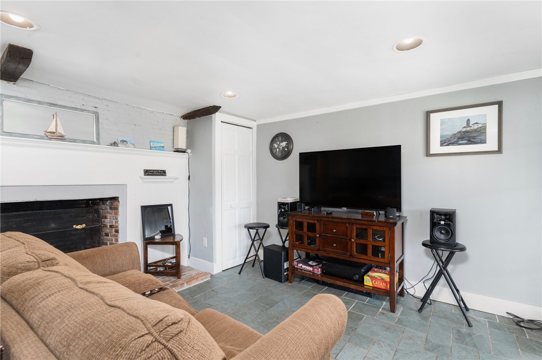 47 Post Road Warwick, RI 02888 - Photo 29 of 46 Garden Level Unit