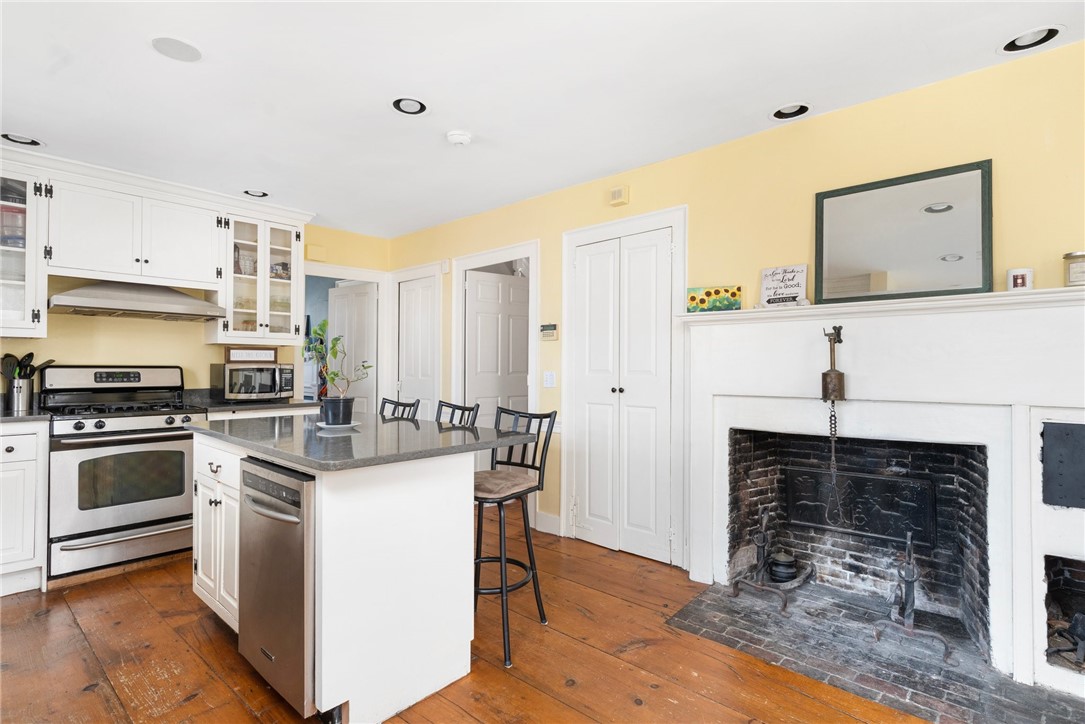 47 Post Road Warwick, RI 02888 - Photo 3 of 46 Main Level Unit