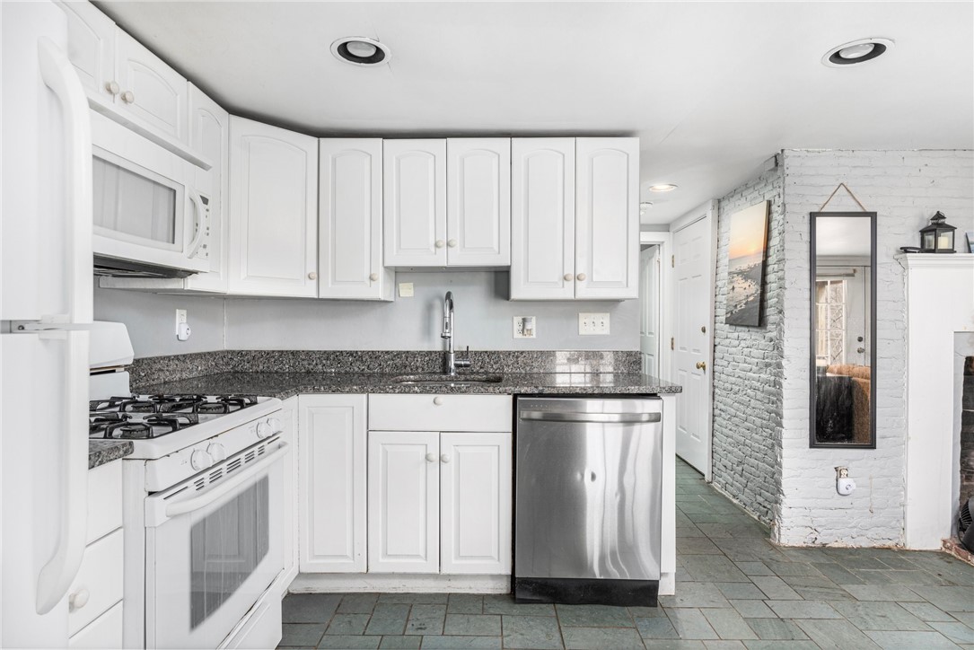 47 Post Road Warwick, RI 02888 - Photo 31 of 46 Garden Level Unit