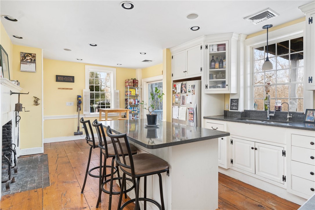 47 Post Road Warwick, RI 02888 - Photo 5 of 46 Main Level Unit