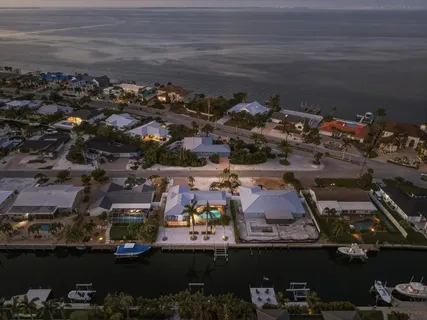 $1,735,000 | 608 Gladstone Lane, Holmes Beach, FL 34217