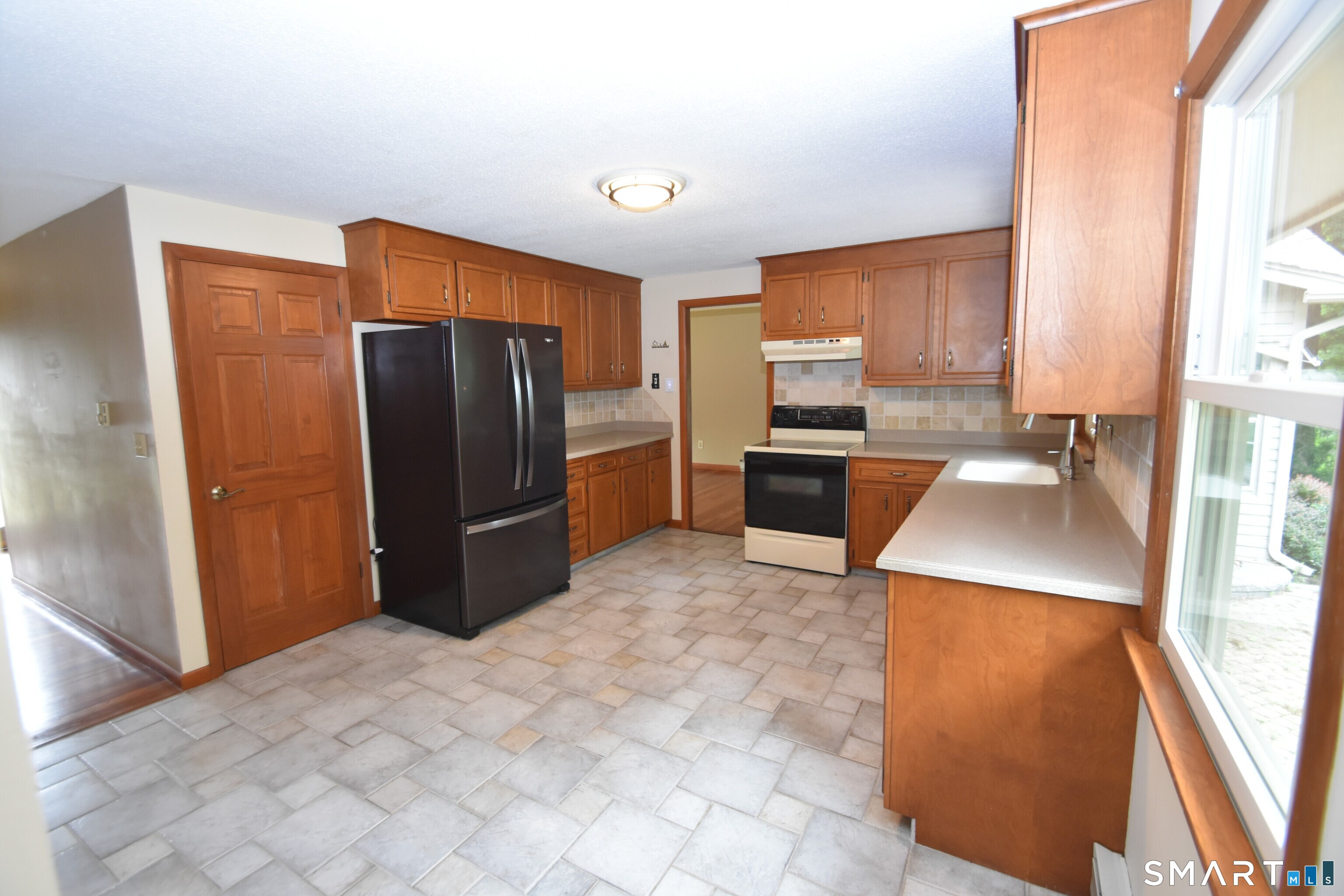 77 Winthrop Road Manchester, CT 06040 - Photo 3 of 17 Kitchen