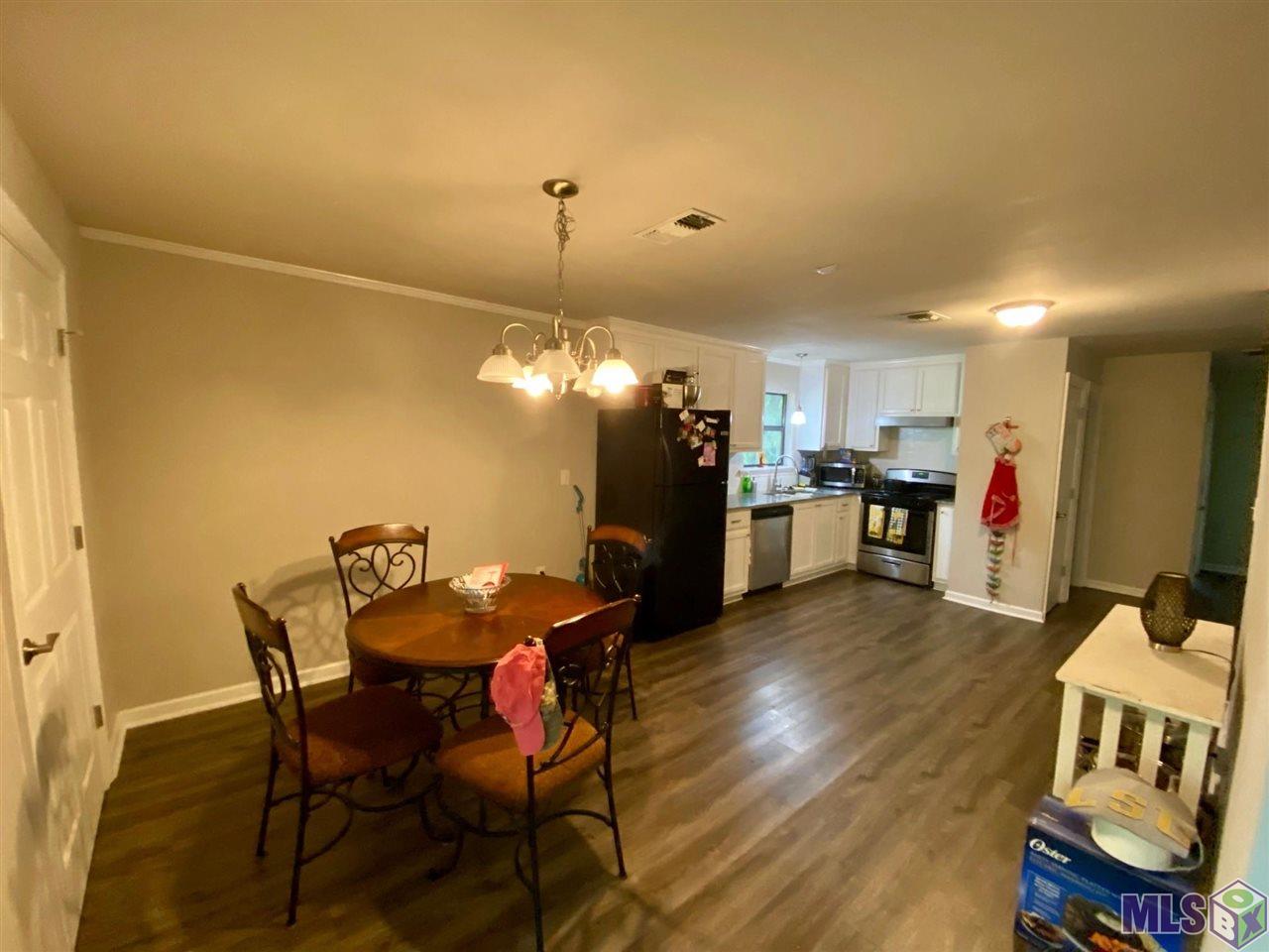 18677 Blythe Road Prairieville, LA 70769 - Photo 10 of 18 Kitchen /Dining