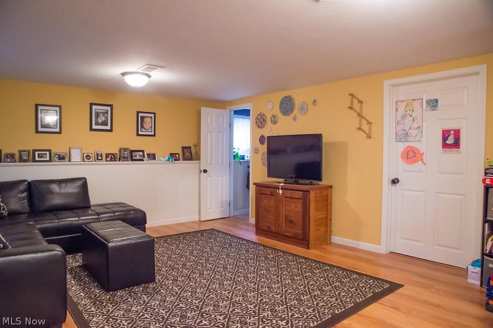 6024 Westerham Road Cleveland, OH 44124 - Photo 11 of 20