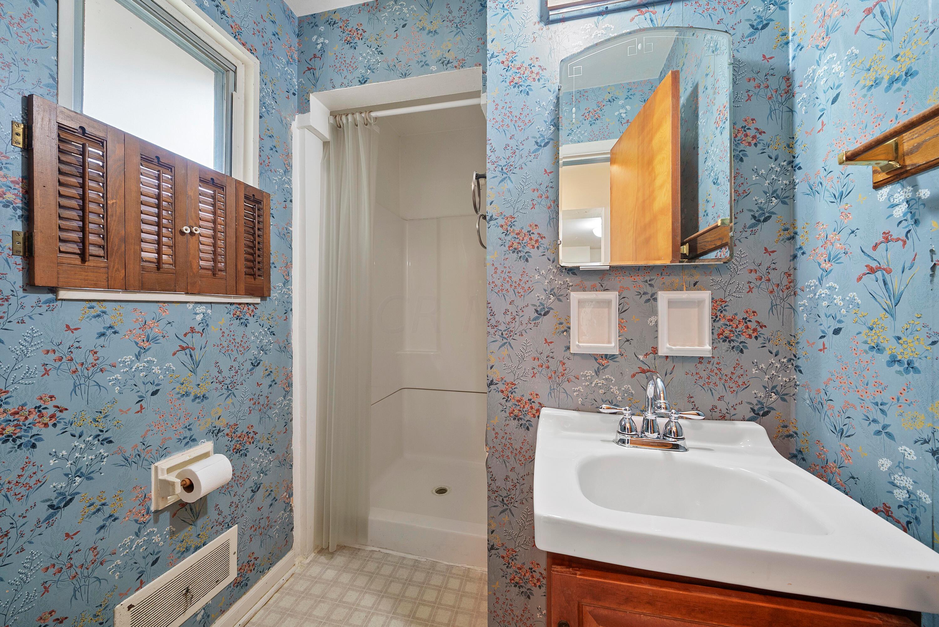 2676 Welsford Road Columbus, OH 43221 - Photo 14 of 30 1St Floor FB