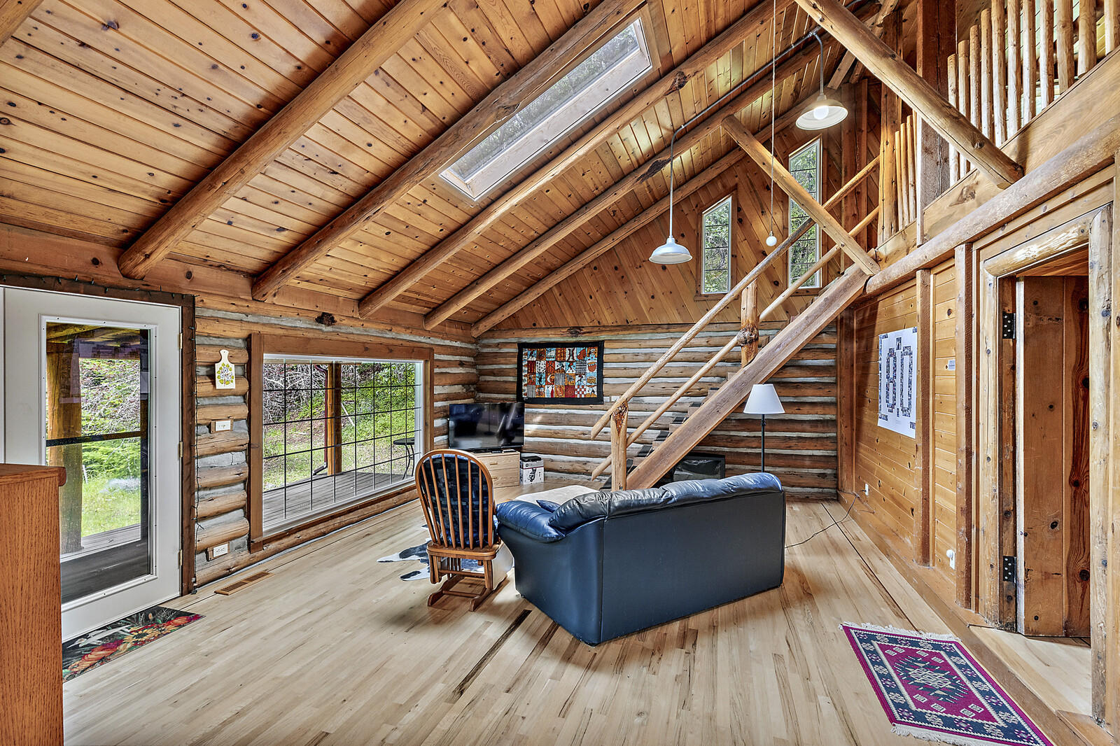 2266 Knowles Road Medford, OR 97501 - Photo 10 of 40 View of the comfortable living room