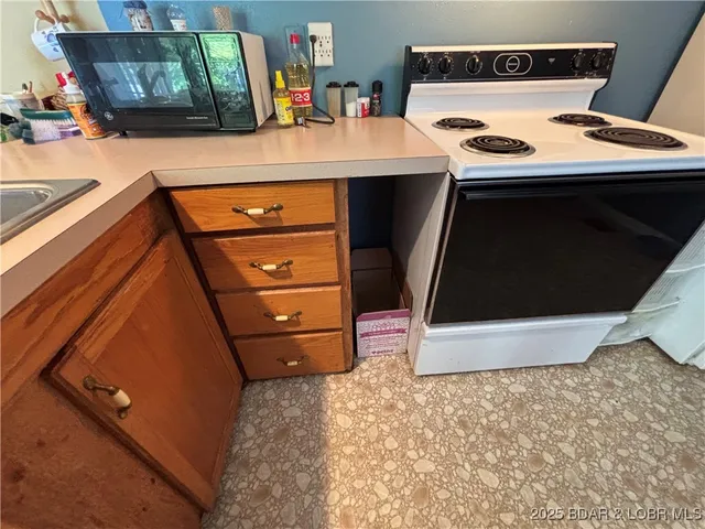 $224,900 | 204 Blue Bonnet Drive, Sunrise Beach, MO 65079