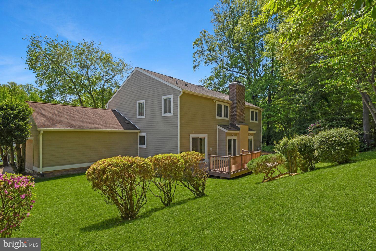 11814 Blue Spruce Road Reston, VA 20191 - Photo 50 of 56 Expansive backyard
