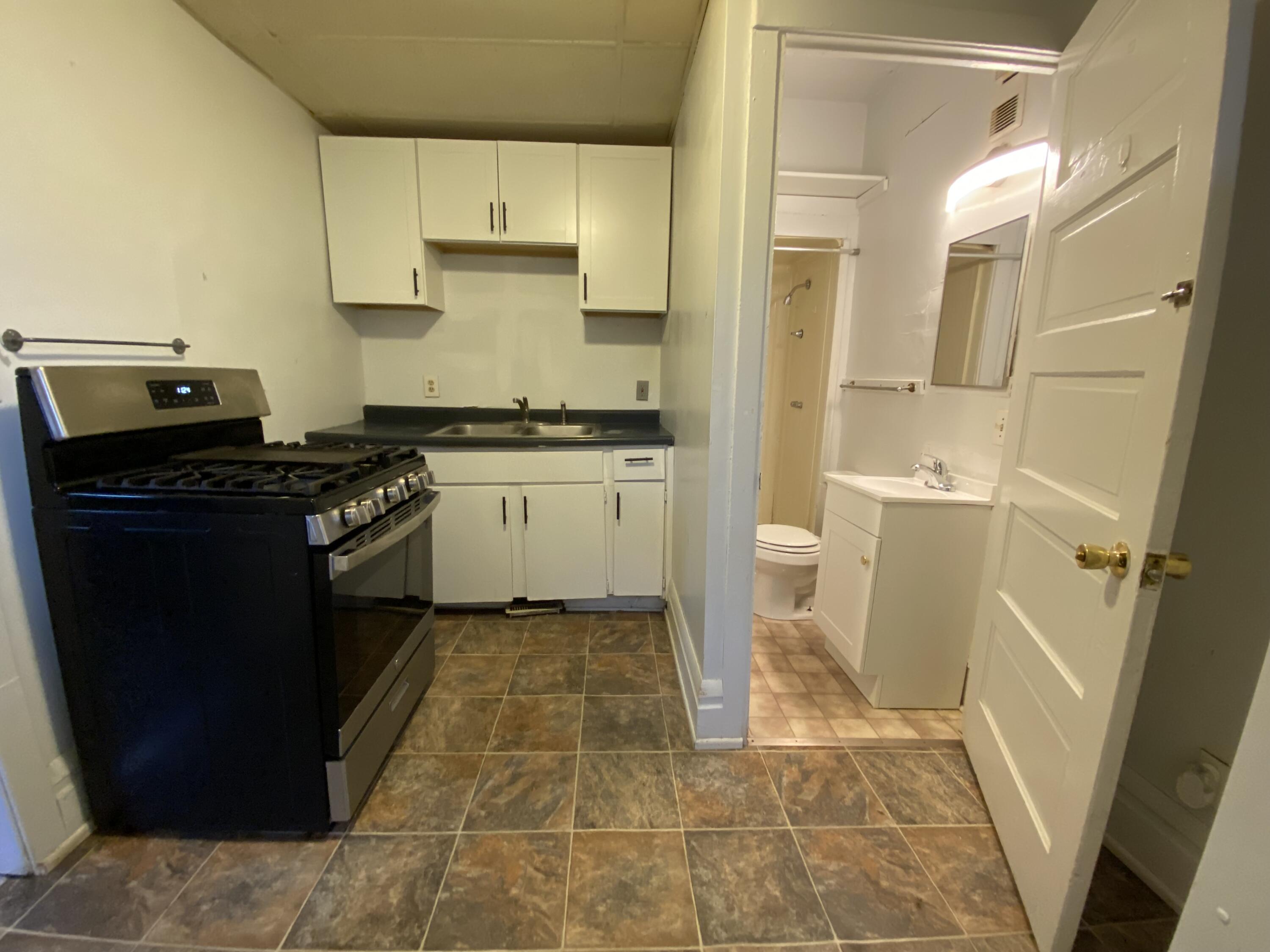 415 Davis Street Kalamazoo, MI 49007 - Photo 12 of 27 Photo Jan 12 2023, 11 21 41 AM