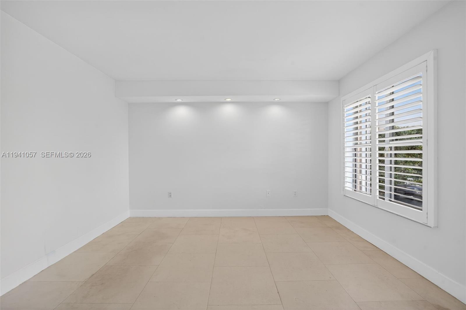 5570 Southwest 70th Place South Miami, FL 33155 - Photo 15 of 43