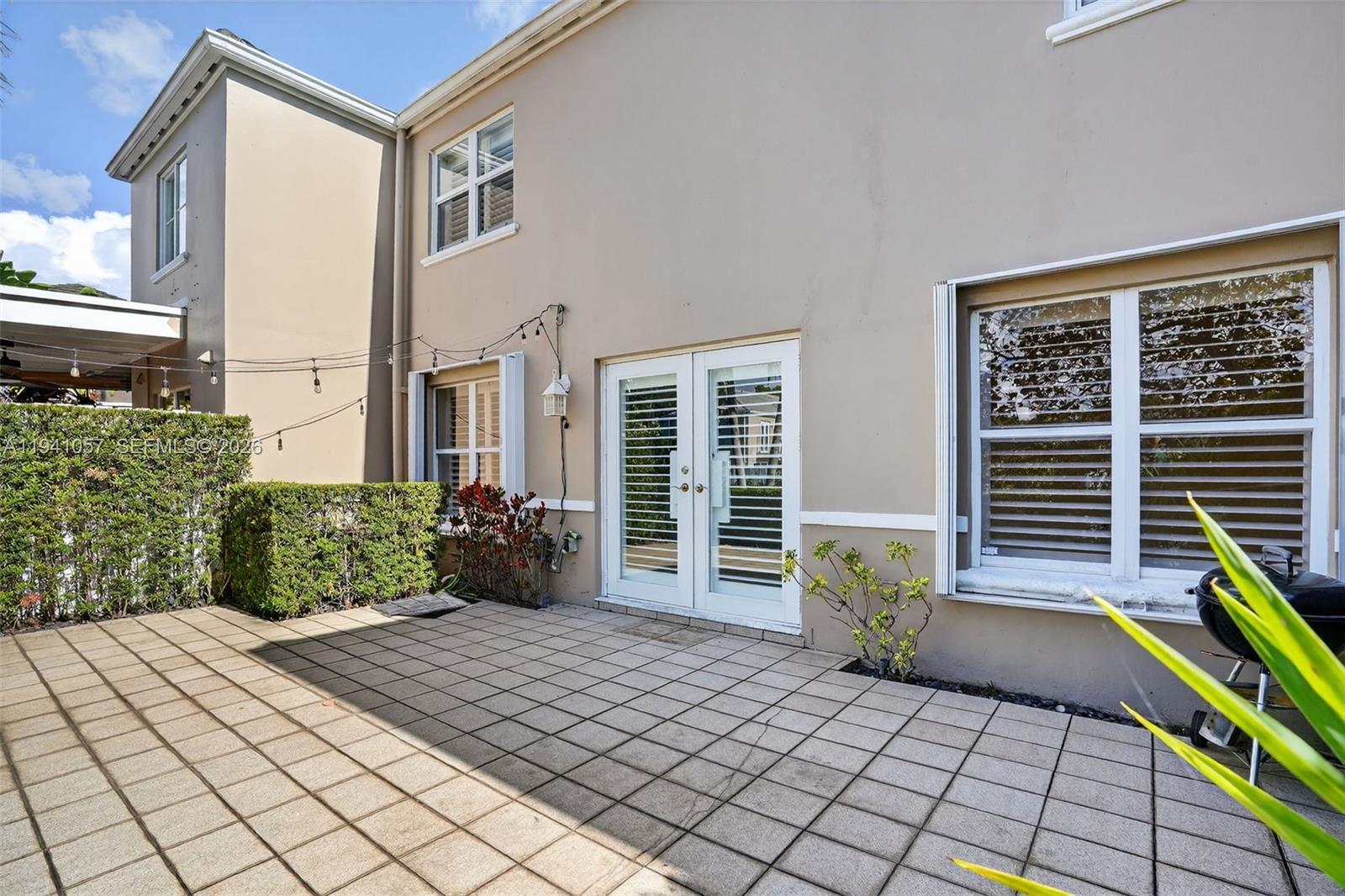 5570 Southwest 70th Place South Miami, FL 33155 - Photo 33 of 43