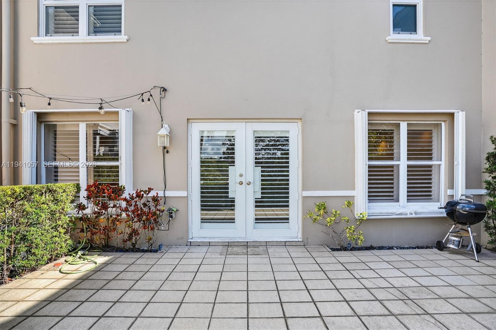 5570 Southwest 70th Place South Miami, FL 33155 - Photo 34 of 43