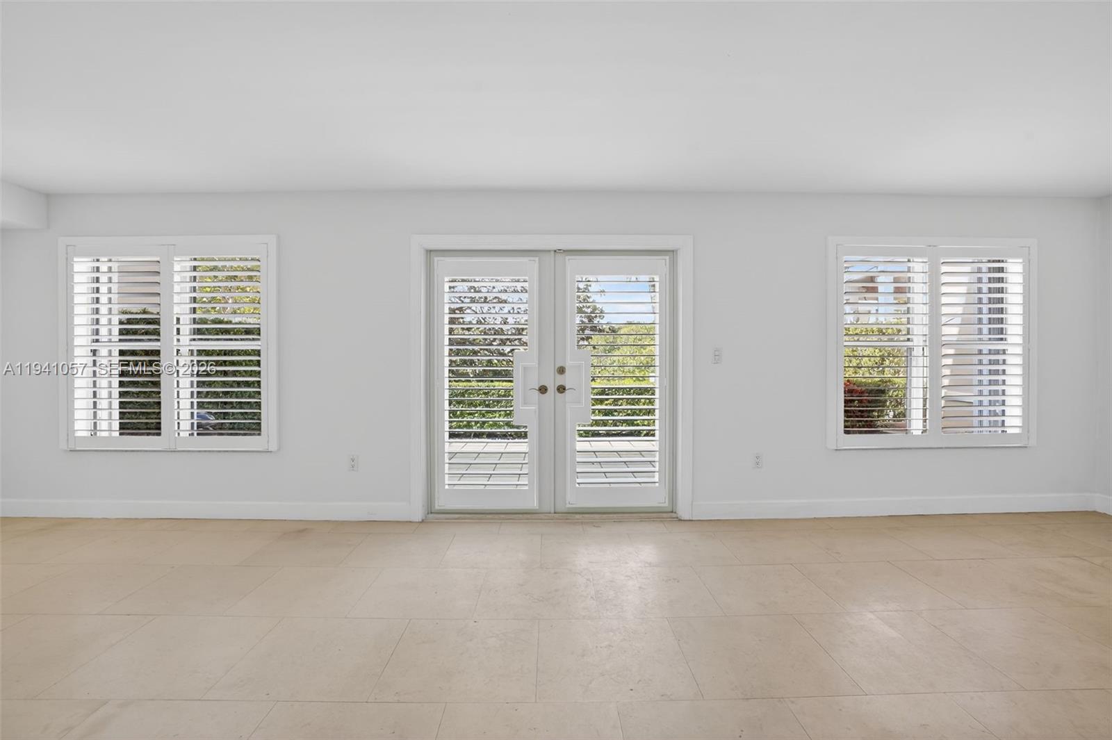 5570 Southwest 70th Place South Miami, FL 33155 - Photo 8 of 43