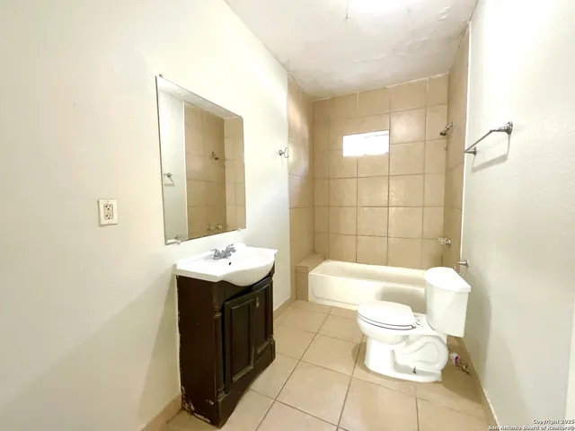 $795 | 1409 West Woodlawn Avenue, Unit 5, San Antonio, TX 78201