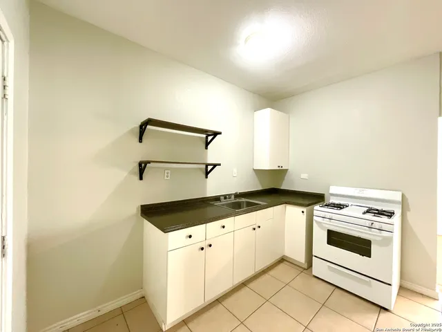 $795 | 1409 West Woodlawn Avenue, Unit 5, San Antonio, TX 78201