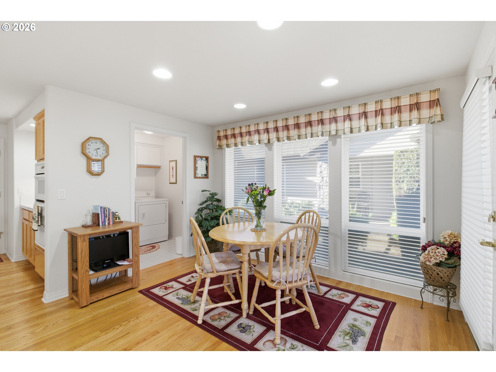 6428 Castle Lakes Court Keizer, OR 97303 - Photo 23 of 48 a dining room with furniture and window