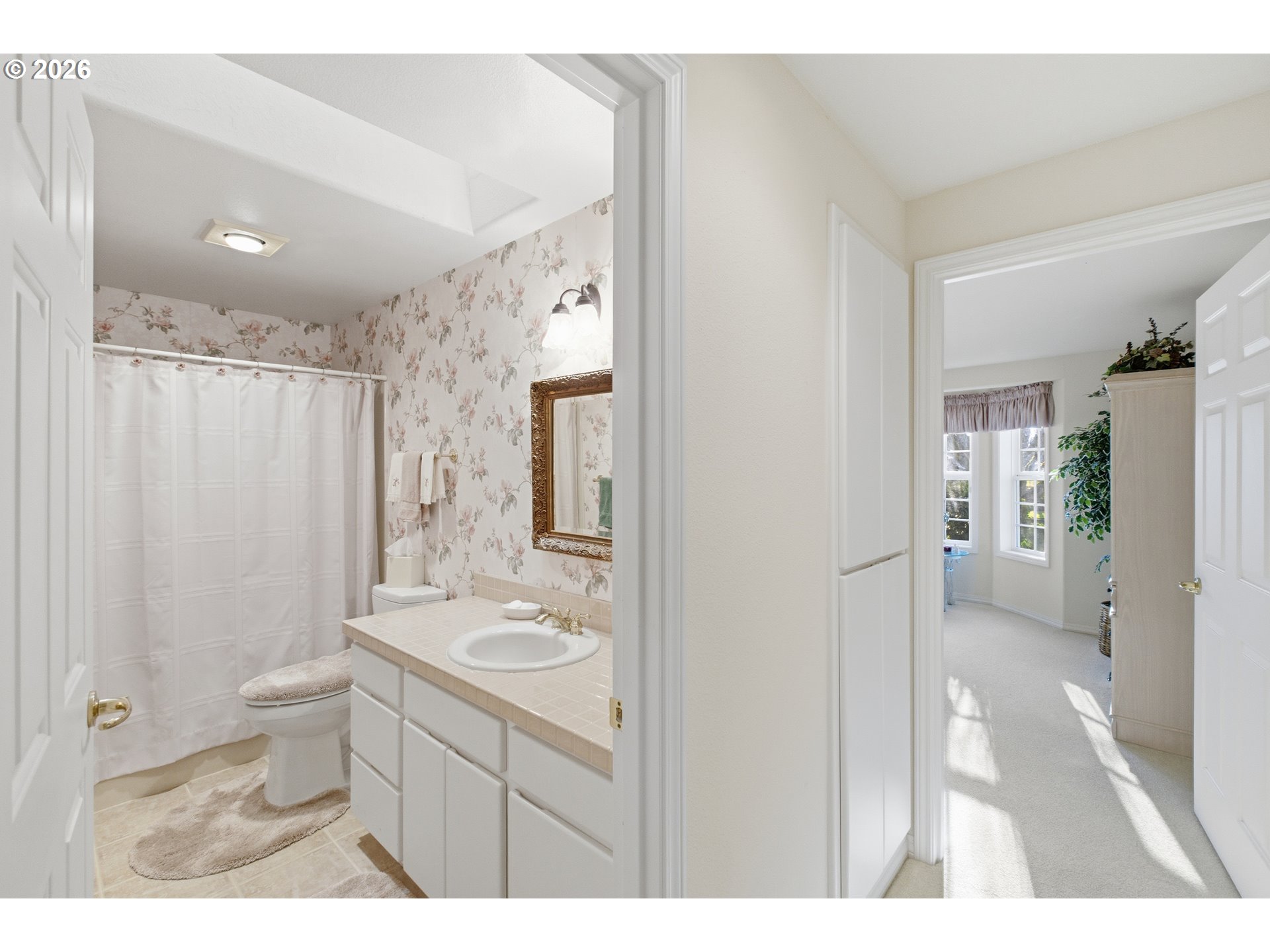 6428 Castle Lakes Court Keizer, OR 97303 - Photo 28 of 48 a bathroom with a sink a toilet a mirror and shower
