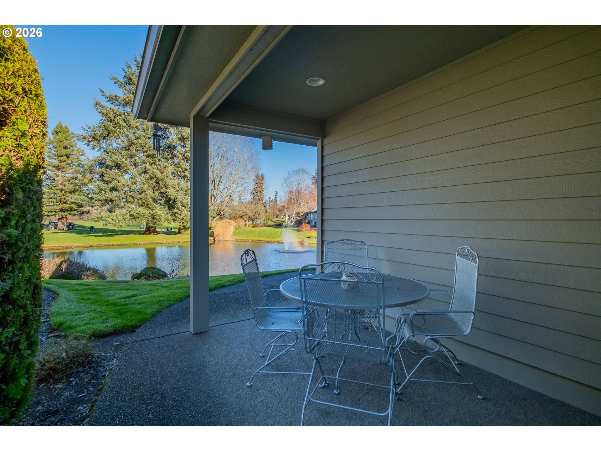 6428 Castle Lakes Court Keizer, OR 97303 - Photo 41 of 48 a backyard of a house with table and chairs