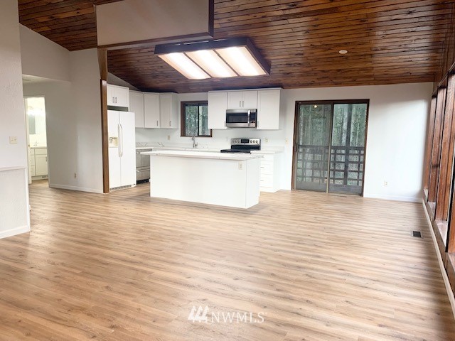 6825 Phillips Road Southeast Port Orchard, WA 98367 - Photo 4 of 32 Gallery Image 4