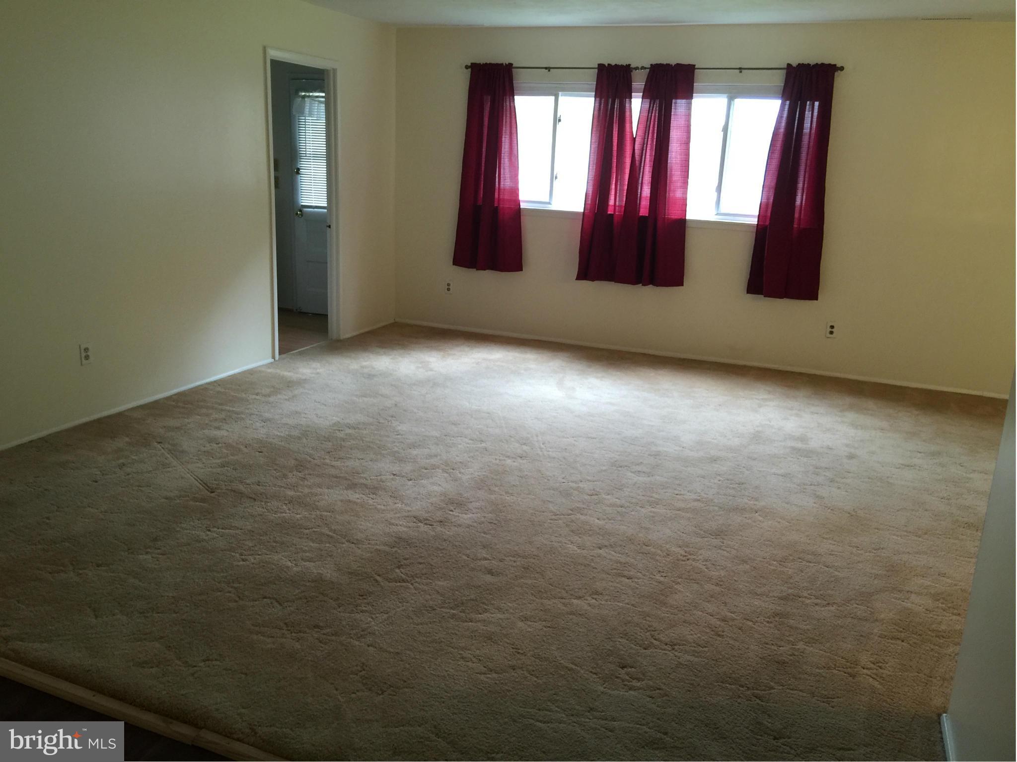 7209 Fairbrook Road Baltimore, MD 21244 - Photo 14 of 16 Living Room