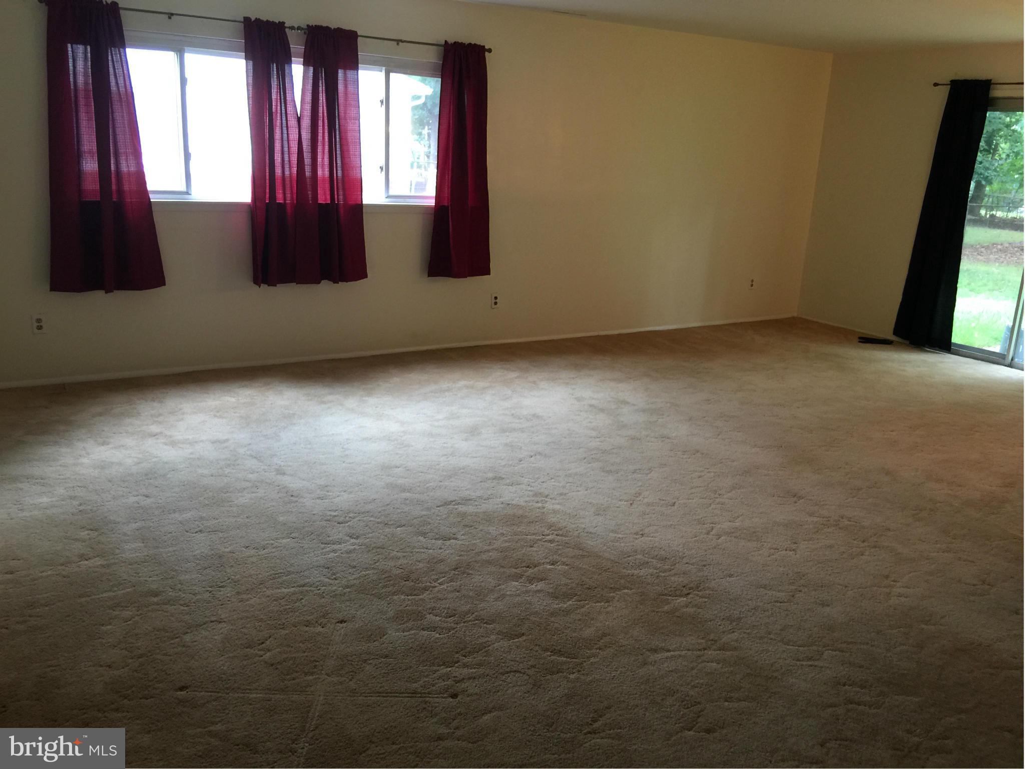 7209 Fairbrook Road Baltimore, MD 21244 - Photo 4 of 16 Living Room