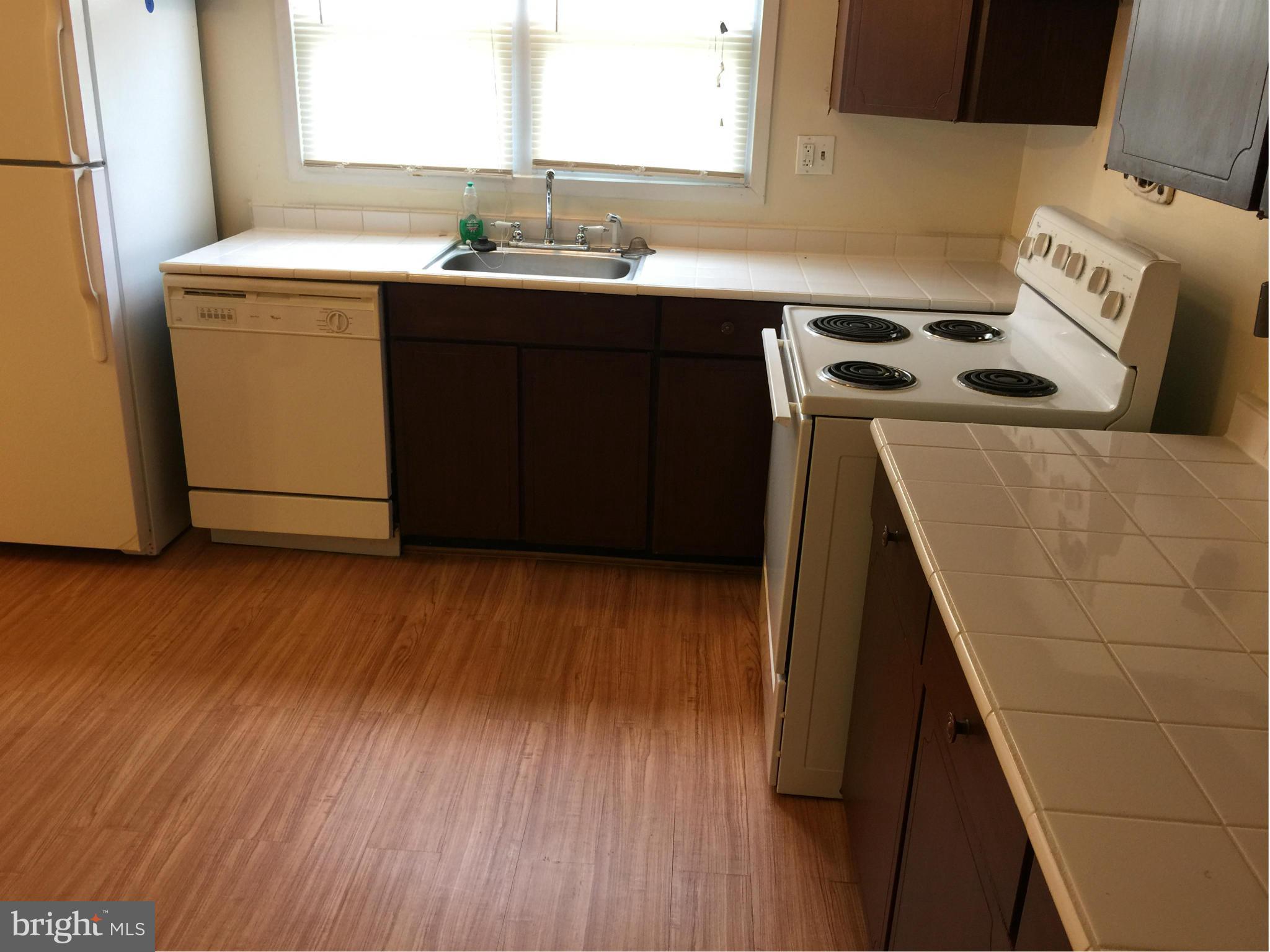 7209 Fairbrook Road Baltimore, MD 21244 - Photo 5 of 16 Kitchen