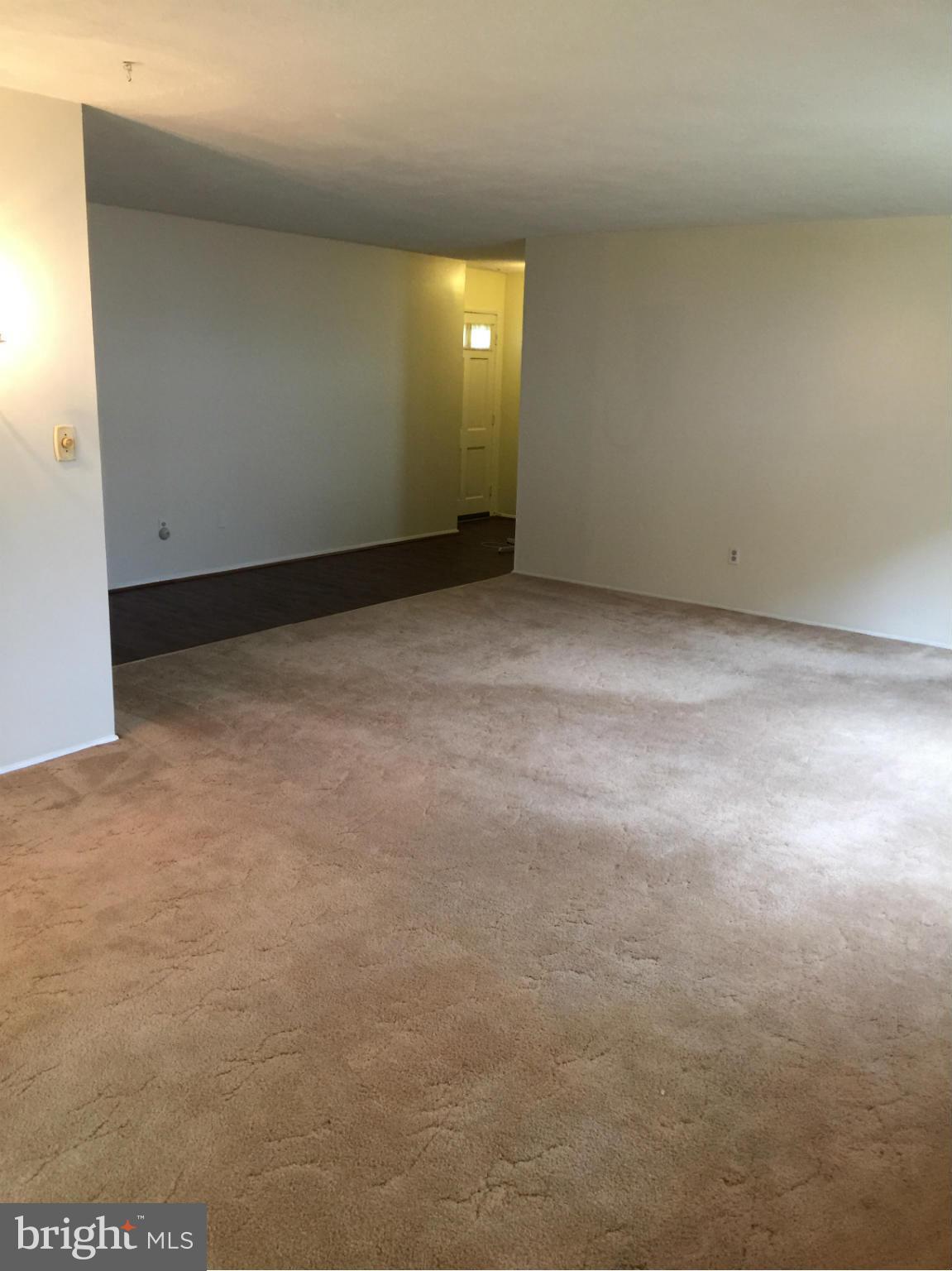 7209 Fairbrook Road Baltimore, MD 21244 - Photo 10 of 16 Living Room