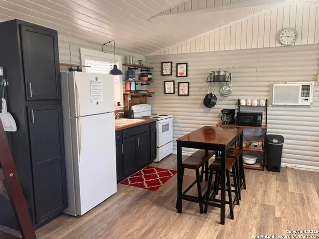 $449,000 | 82 Private Road 3800, Utopia, TX 78884