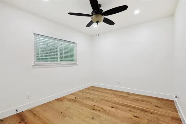 $2,500 | 402 Creekmeadow Lane, Lewisville, TX 75067