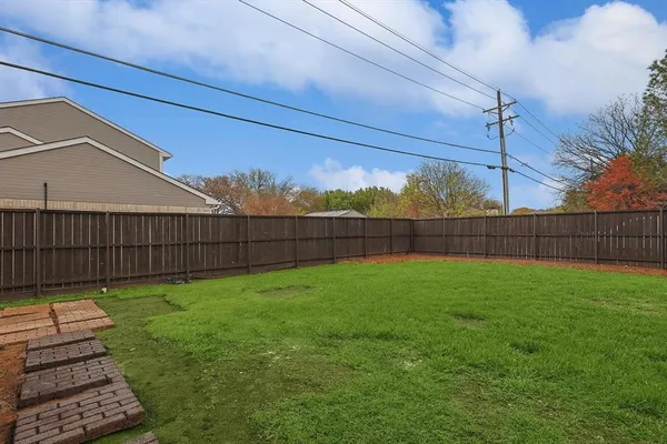 $2,500 | 402 Creekmeadow Lane, Lewisville, TX 75067