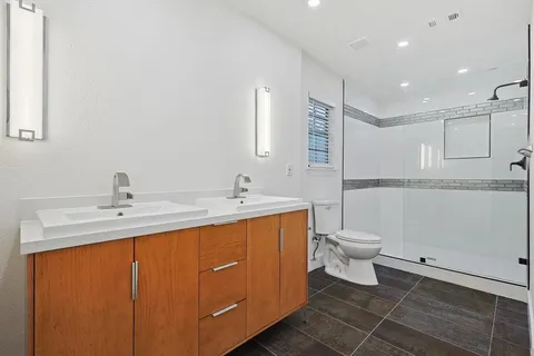 $2,500 | 402 Creekmeadow Lane, Lewisville, TX 75067