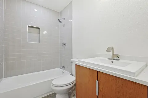 $2,500 | 402 Creekmeadow Lane, Lewisville, TX 75067