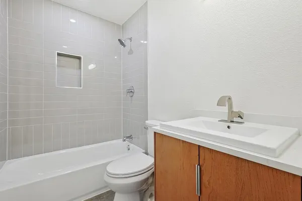 $2,500 | 402 Creekmeadow Lane, Lewisville, TX 75067